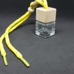Frasco de vidrio transparente con tapa madera 7cc cordón amarillo
