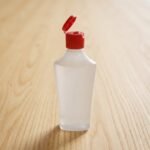 Frasco LDPE color natural acinturado base ovalado tapa flip top roja 100 ml