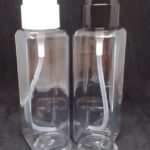 Frasco PET biselado base cuadrada transparente con atomizador alto negro 100 ml