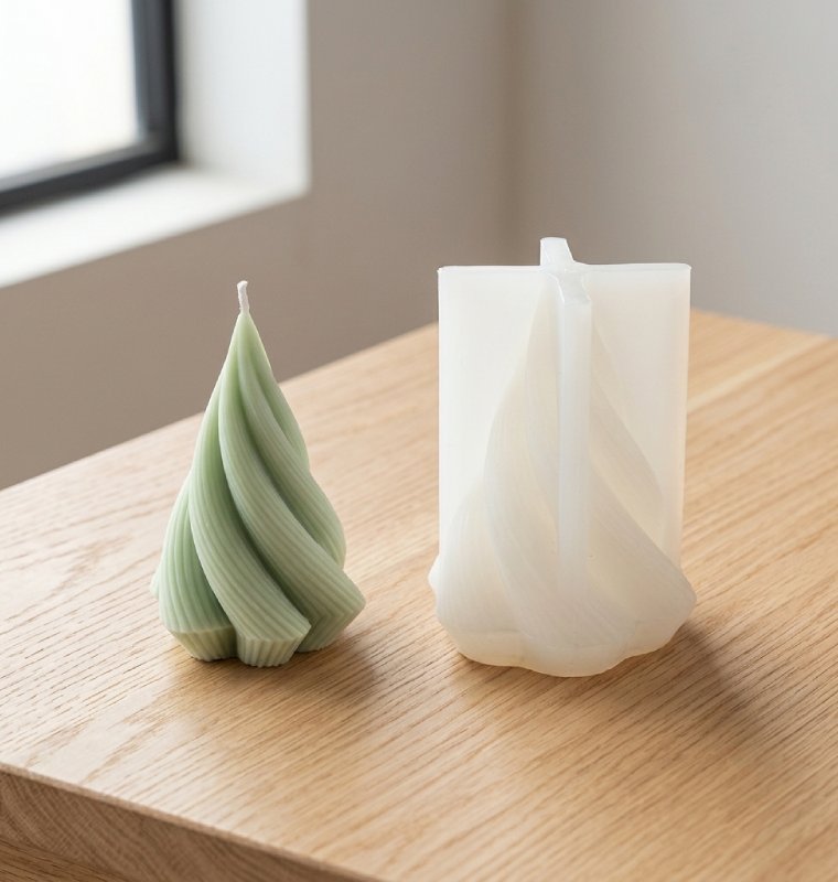 moldepino Molde de silicona para vela pino de Navidad 7,2x7x9,8 de 130gr - Imagen 1