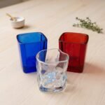 Vasos de vidrio diferentes colores y formas para vela